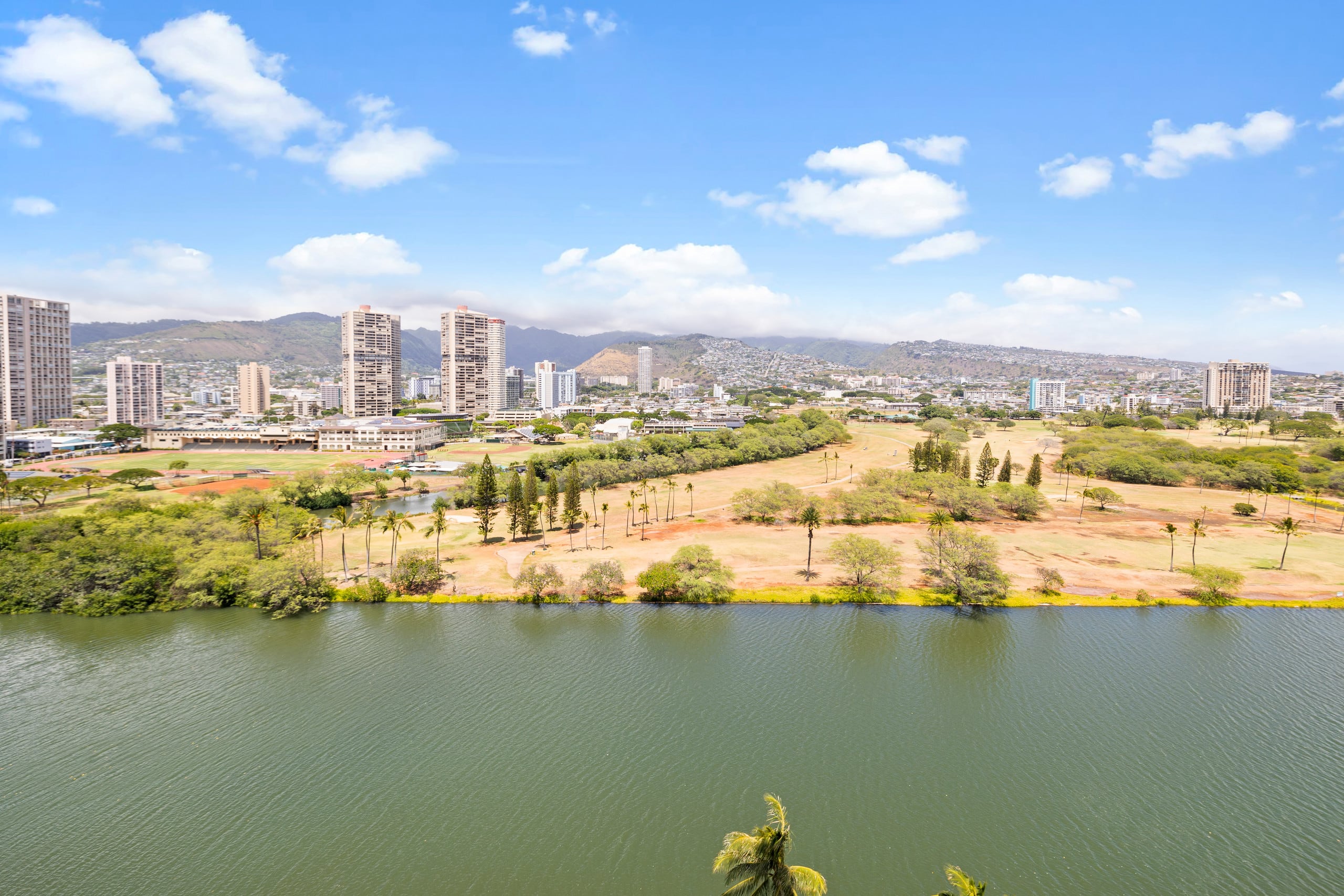 Condo in Honolulu · ★4.94 · 1 bedroom · 3 beds · 1 private bath - Image 33