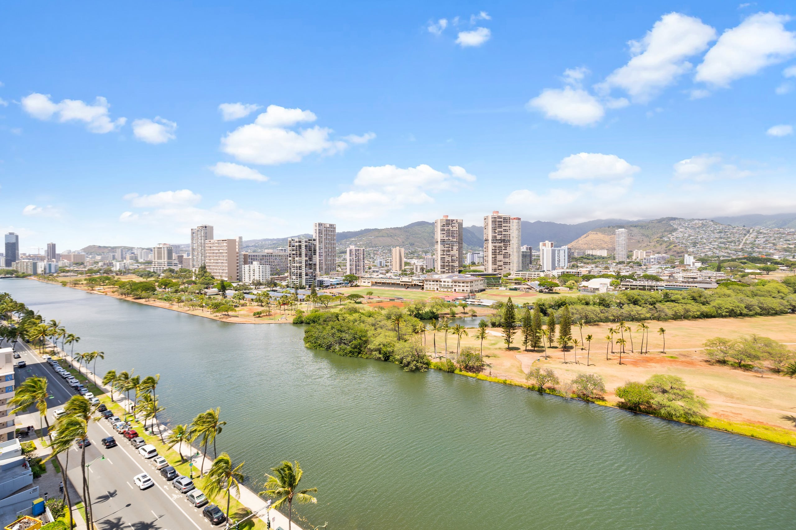 Condo in Honolulu · ★4.94 · 1 bedroom · 3 beds · 1 private bath - Image 32