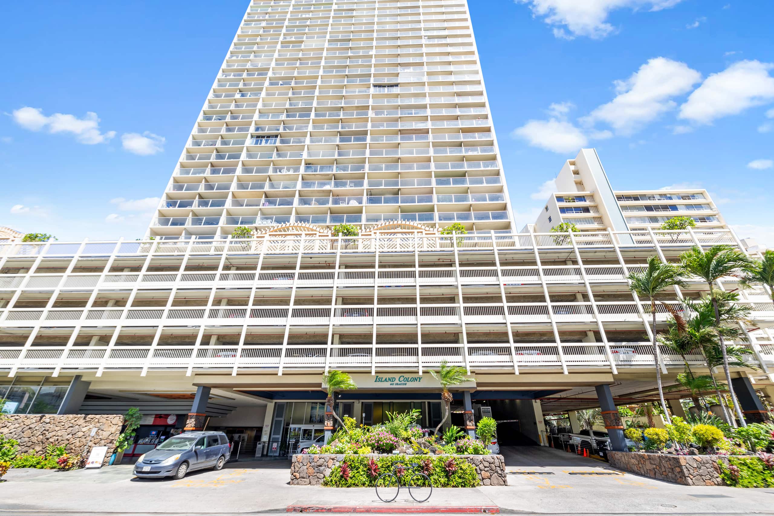 Condo in Honolulu · ★4.94 · 1 bedroom · 3 beds · 1 private bath - Image 34