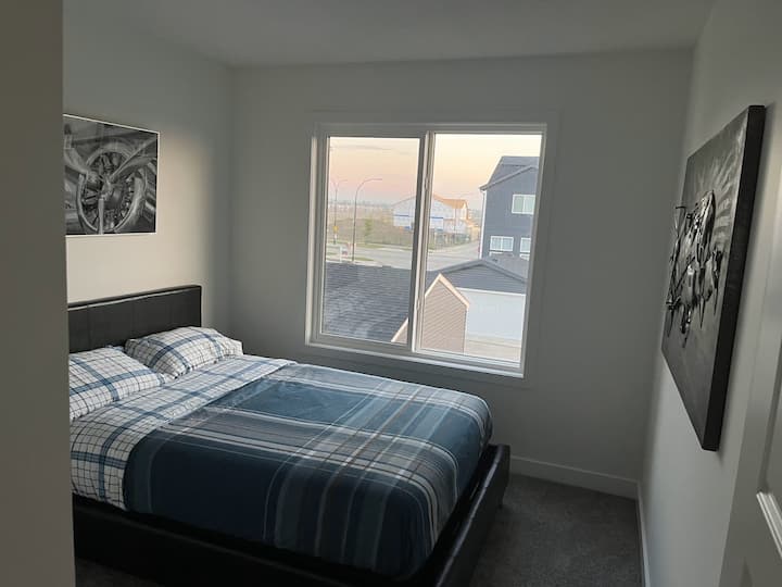 Dormitorio 4 frente al loft.  Se instalaron cortinas desde que se tomó la foto. 