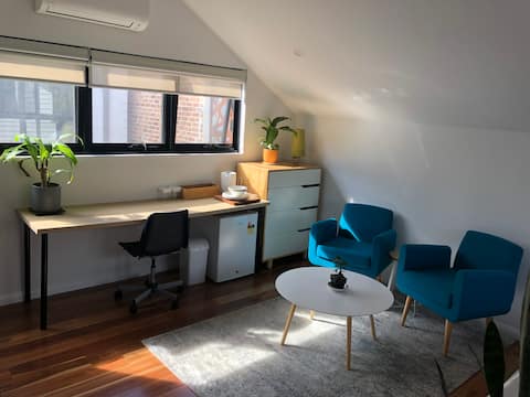 Top performing Airbnb: Adorable 1 Bedroom Newtown Studio Perfect Location in Newtown