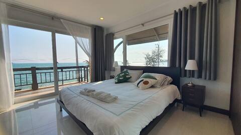 Conner Beach front villa1