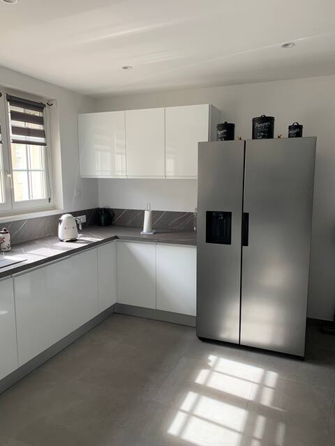 Cozy house with unoverlooked exterior.