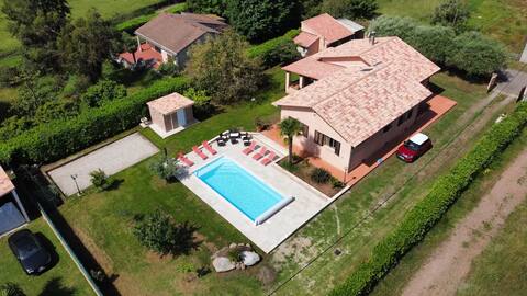 Beautiful villa with friends and family