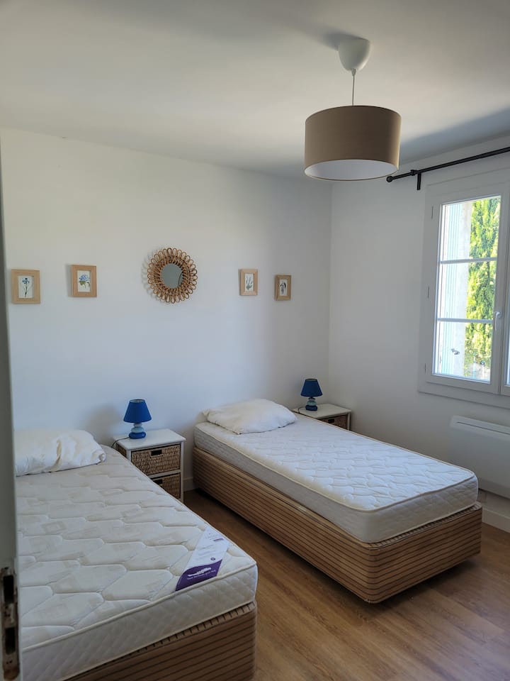 Camera 3 con 2 letti singoli. 