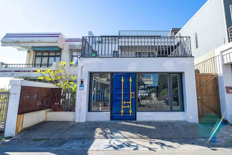 Hualien's beach is very close to the homestay, you can walk and enjoy the sea breeze, industrial sty