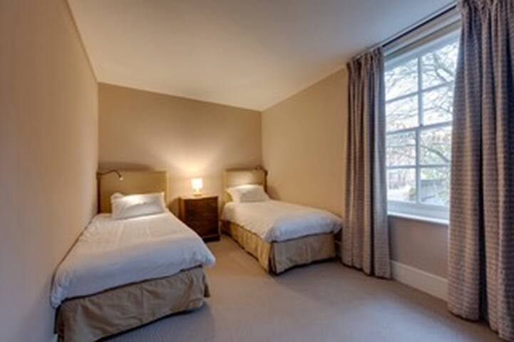 Apartment in Chelsea! gallery image 3