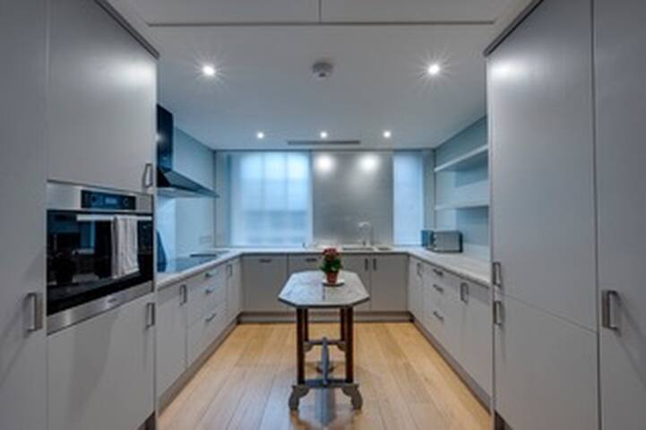 Apartment in Chelsea! gallery image 4