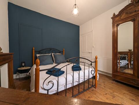 Large charming family house Vic-Sur-Cère 9ch