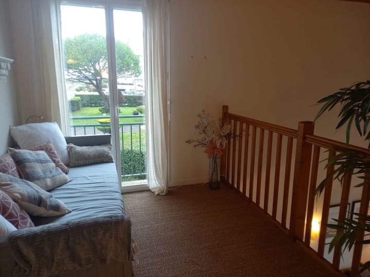 Zwischengeschoss: Schlafsofa für eine Person, erweiterbar auf Bett 160