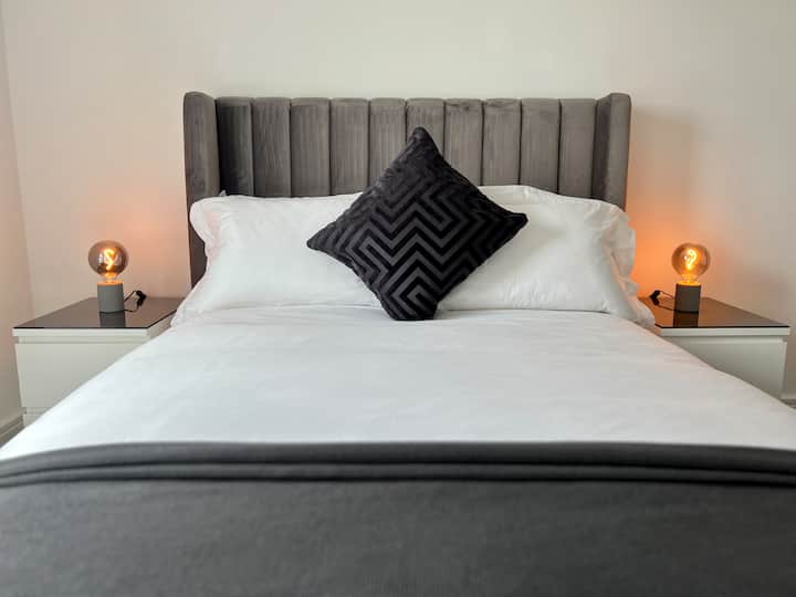 غرفة نوم الضيوف
- سرير مزدوج
- مرتبة فاخرة