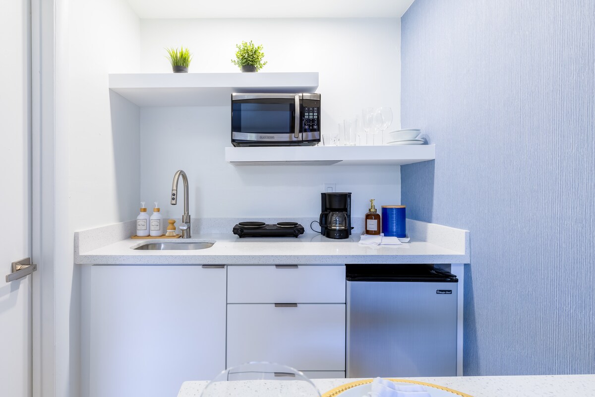 Successful Airbnb property: Miami Studio | BBQ & Laundry |Near Airport & Beach in Parkdale South