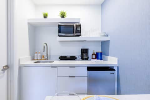 Successful Airbnb property: Miami Studio | BBQ & Laundry |Near Airport & Beach in Parkdale South