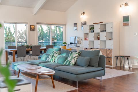 Successful Airbnb property: Stunning Modern Home with Amazing Views of Valley in Berryessa