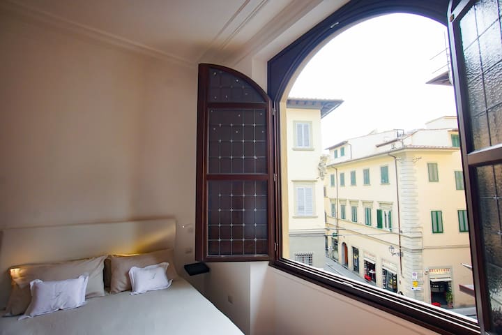 4 Bedrooms +4 Bathrooms+ LIFT | Novella Boutique