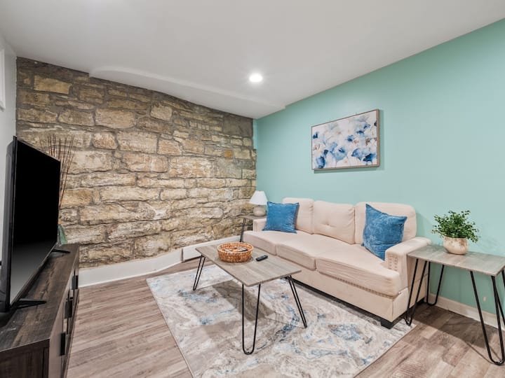 Private Uptown Escape 1 Br - Minneapolis, MN
