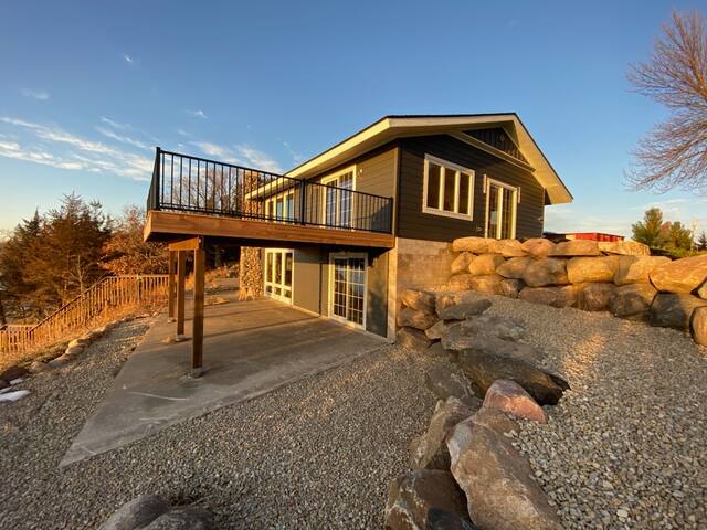 Stunning Lake Home! 7 Beds. 4 Bathrooms. 3 Acres! gallery image 2