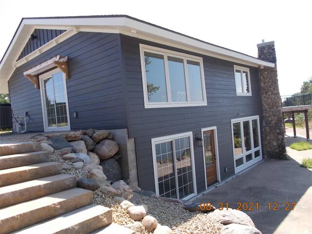 Stunning Lake Home! 7 Beds. 4 Bathrooms. 3 Acres! gallery image 5