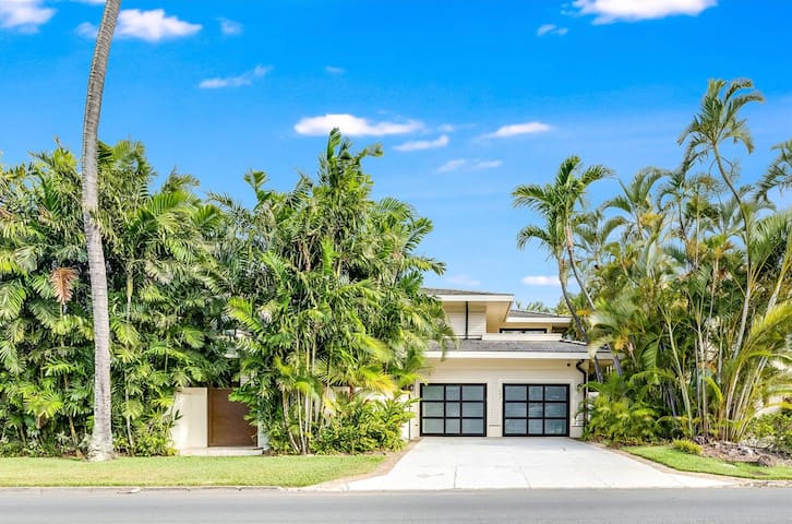 Private 4BR Kahala Home w/ Pool Near Beach