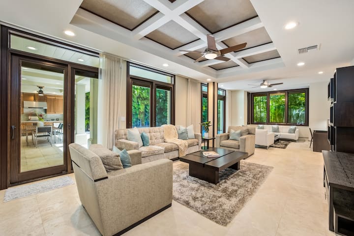 Private 4BR Kahala Home w/ Pool Near Beach gallery image 4