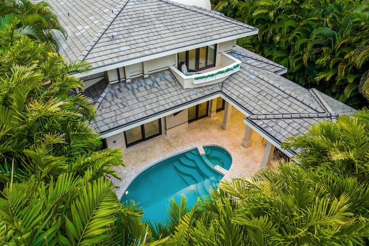Private 4BR Kahala Home w/ Pool Near Beach gallery image 3