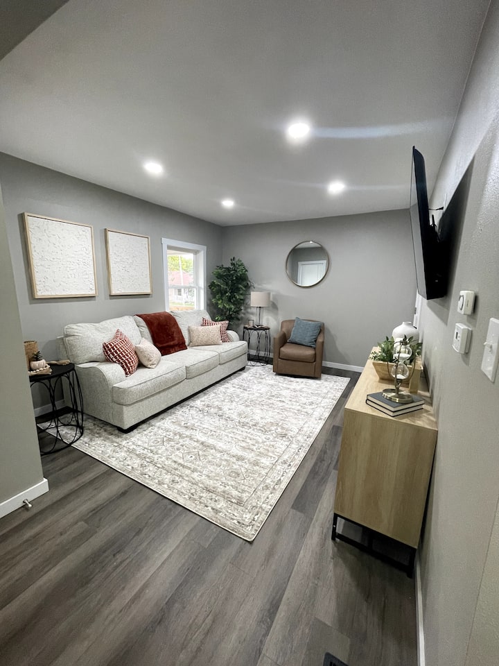 Cozy Oak home Houses for Rent in Creston, Iowa, United States Airbnb