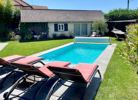 Independent accommodation, pool access, Loire by bike