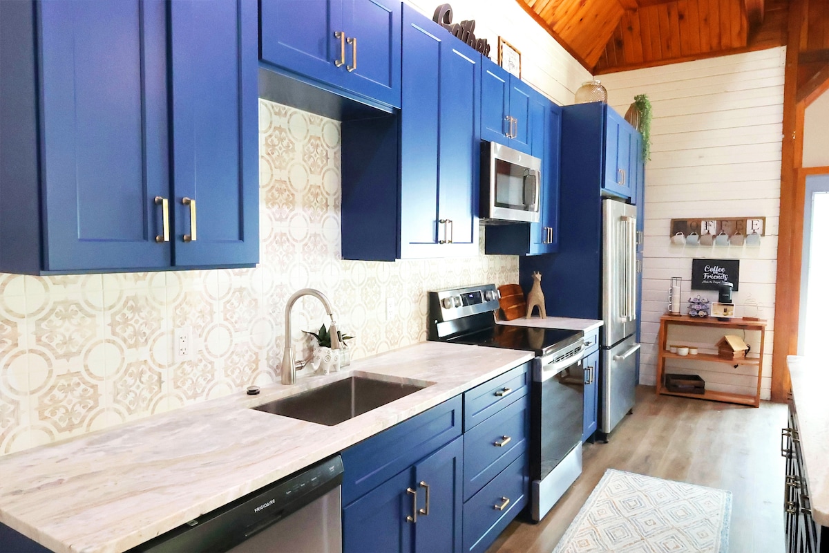 Popular Airbnb listing: Ultimate Rustic Escape • Renovated & Secluded in World Golf Village