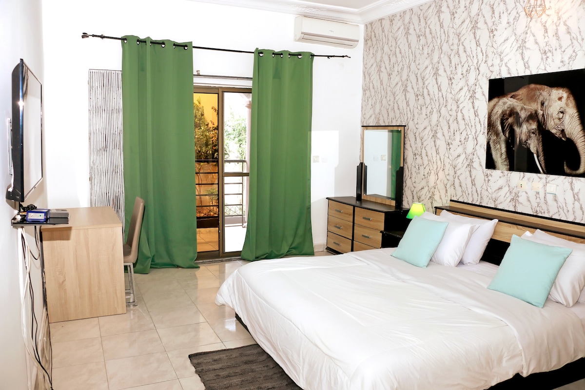 На горния етаж: стая с балкон