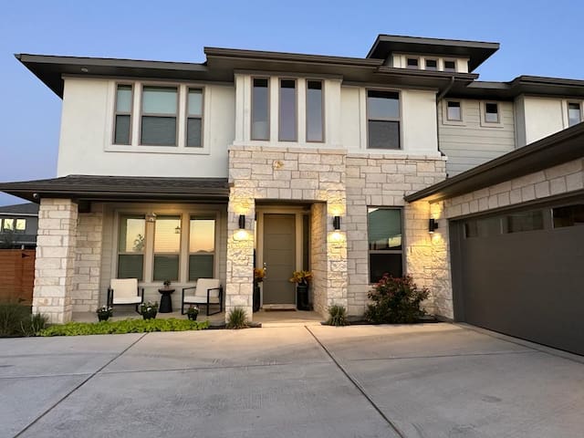 Serene retreat-minutes from COTA,airport, downtown