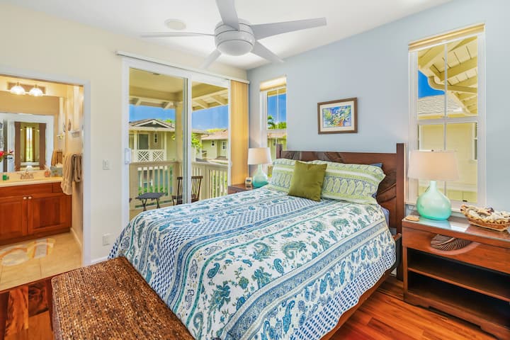 The third and final bedroom features the third private lanai that overlooks the street below.  Same quality bedding and furniture (these two bedrooms feature a queen size beds).