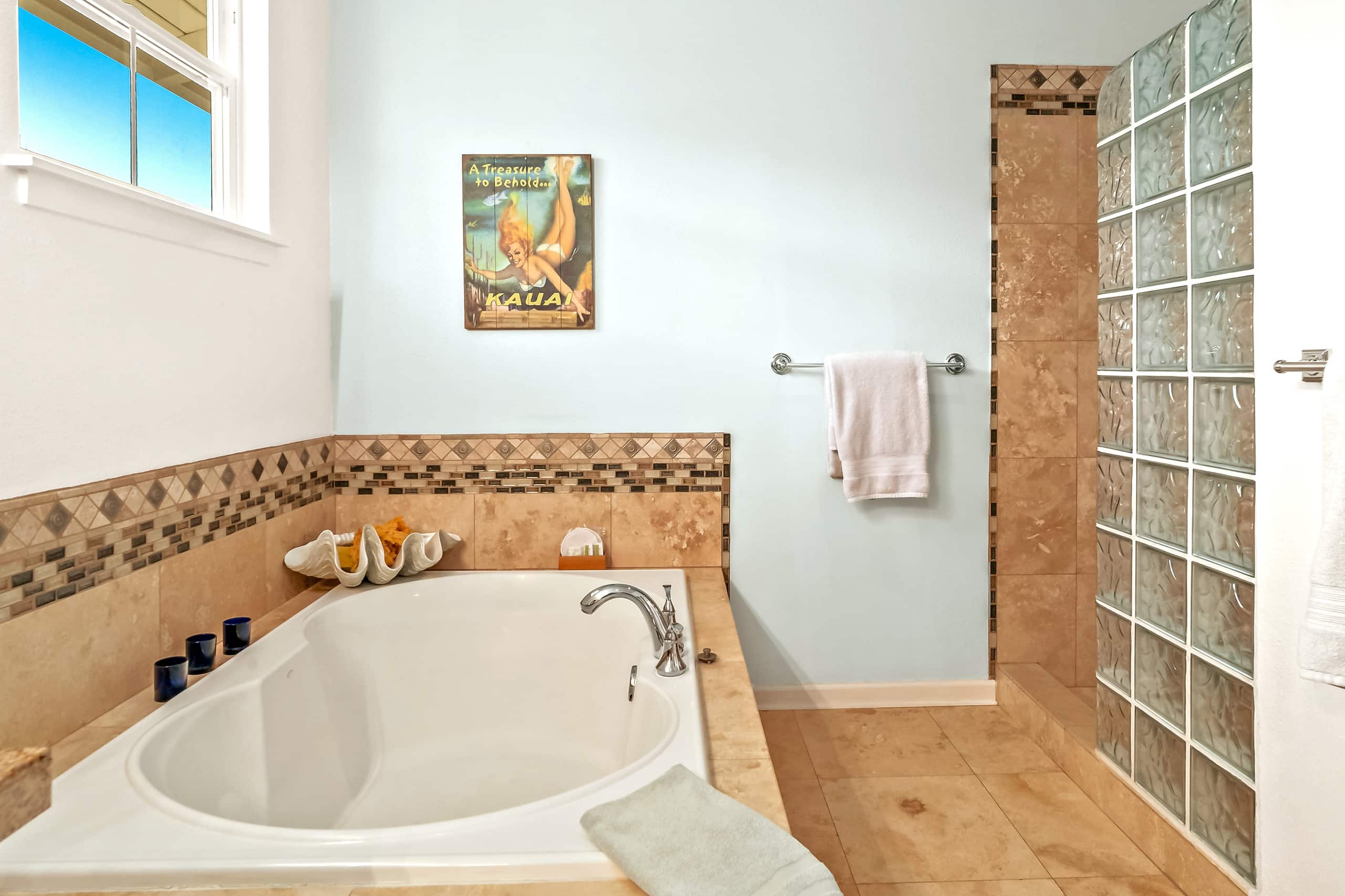 Home in Princeville · ★4.96 · 3 bedrooms · 3 beds · 2.5 baths - Image 16