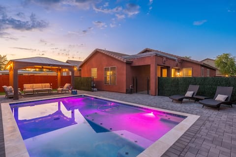 Luxury 4Bed/2Bath with Heated Pool and Game Room!