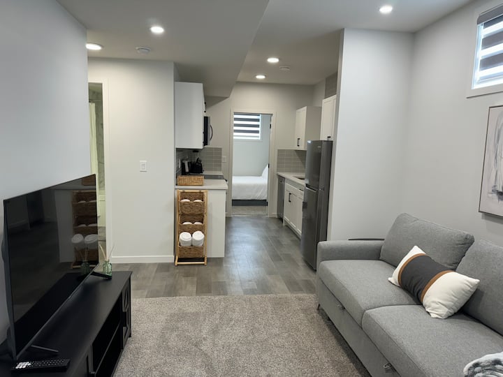 Chic & Cozy 2-br Suite@glacier Ridge Nw - Calgary