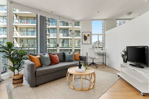 Successful Airbnb property: Sun-drenched City Retreat! Mins' walk > Central. in Chippendale
