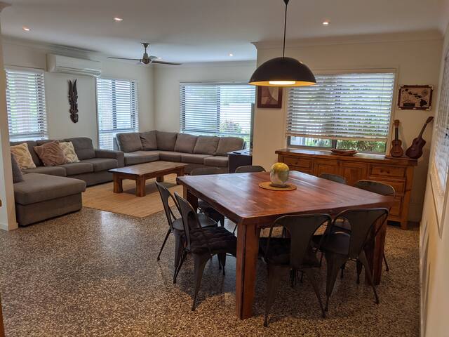 Coastal 5 Bdrm Home w/ Pool gallery image 5