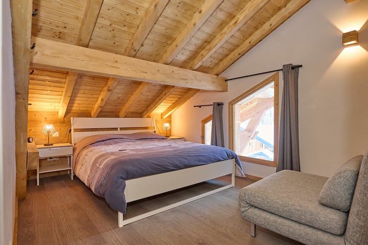 غرفة النوم رقم 6 من المستوى 2

سرير من 160*200
1 80*200 سرير أريكة إضافي