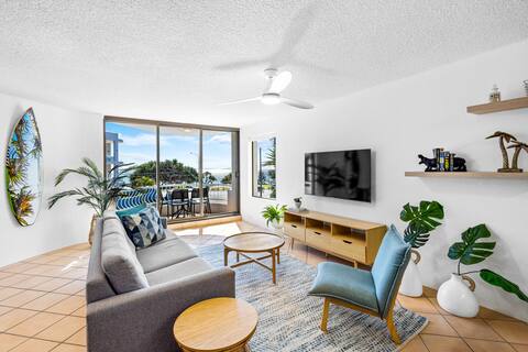 Top performing Airbnb: Sunnywaves | Stunning Ocean Views & Prime Location in Alexandra Headland
