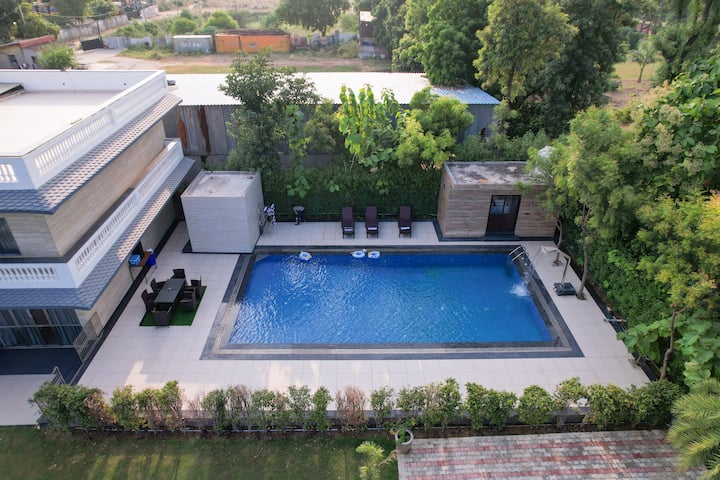 Gulmohar Farm - 8BHK Luxury Farm House in Gurgaon