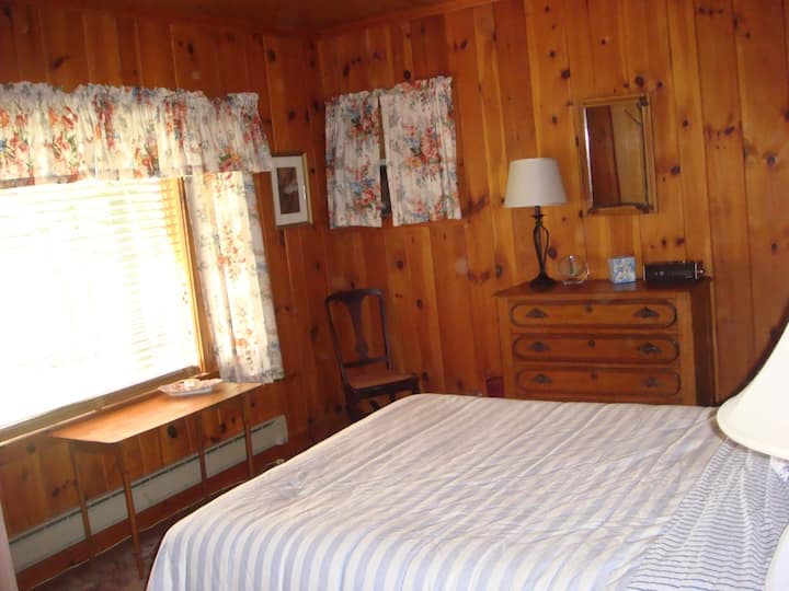 ห้องนอนควีนไซส์ "ห้องนก" พร้อมวิวทะเลสาบ 