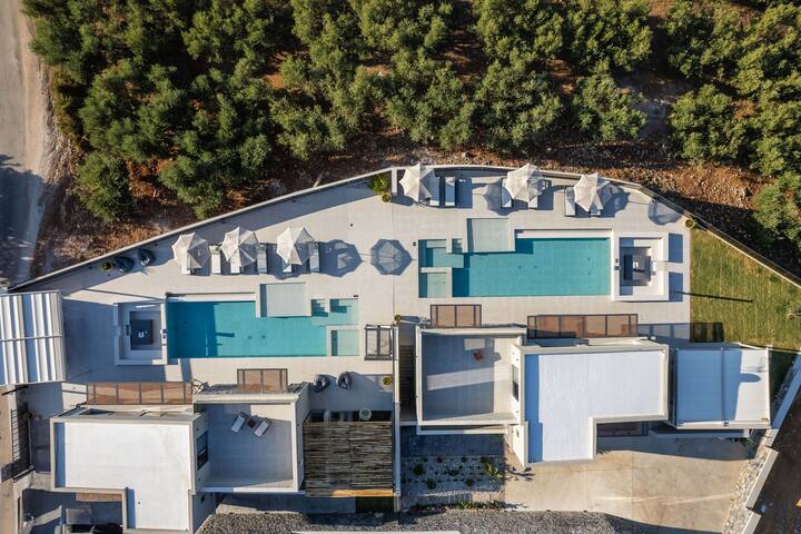 Luxury Estate with Sea View, Fire Pit & near beach gallery image 3