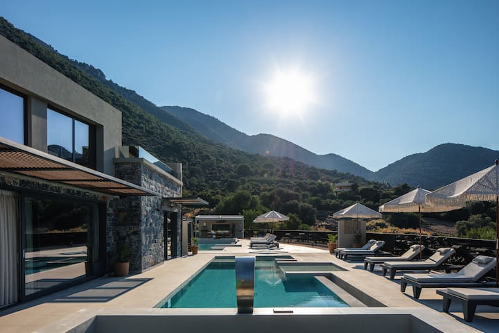 Luxury Estate with Sea View, Fire Pit & near beach