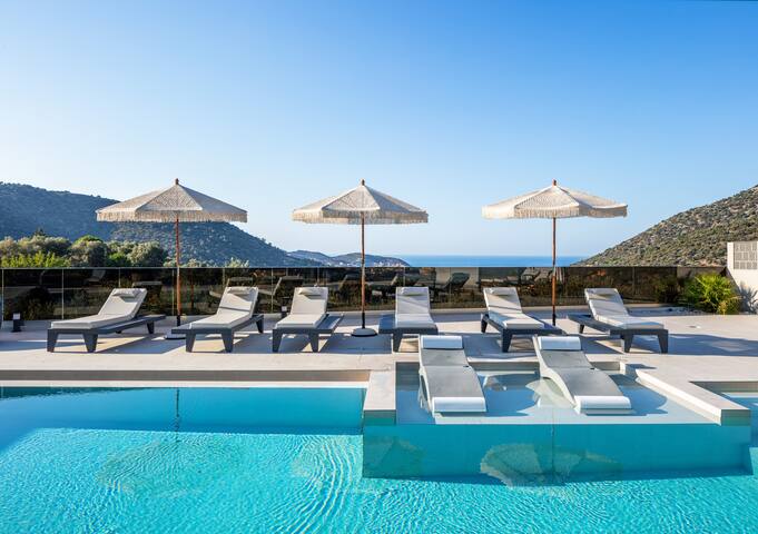 Luxury Estate with Sea View, Fire Pit & near beach gallery image 2