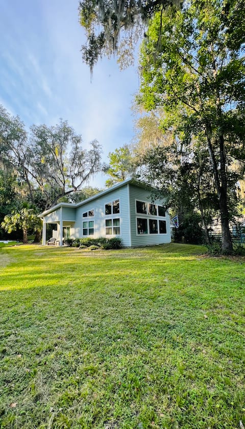 Modern Micanopy Lakeside