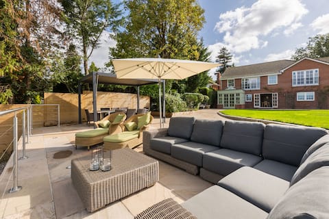Luxurious Riverside 4Bed Family Home, Tiddington