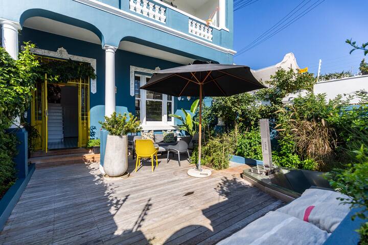 Stylish home in Green Point with wood fired tub gallery image 3