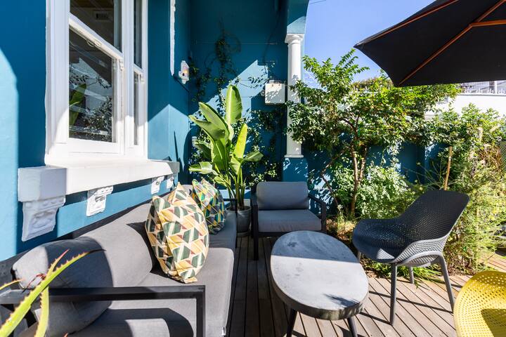 Stylish home in Green Point with wood fired tub gallery image 4