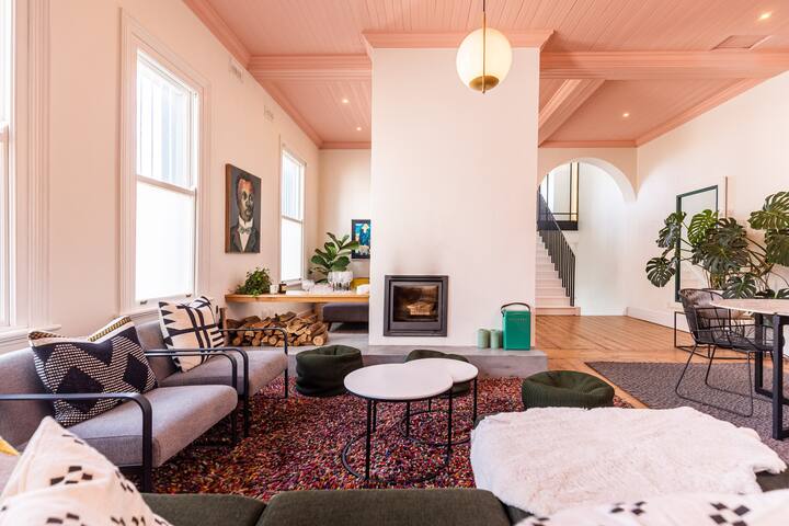 Stylish home in Green Point with wood fired tub