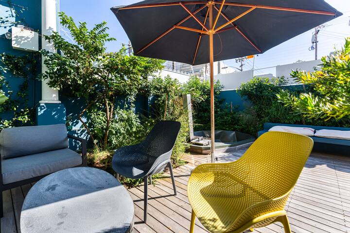 Stylish home in Green Point with wood fired tub gallery image 5