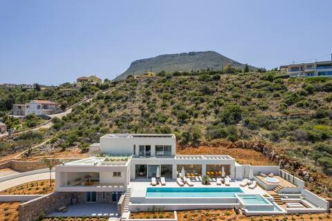 Thyrsus/Sunset Sea Views/Heated Pool/Jacuzzi/Gym